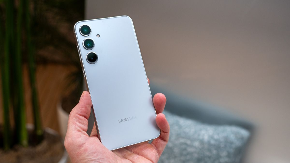 Samsung S26 vs iPhone 17 đều phù hợp với nhiều phân khúc khách hàng